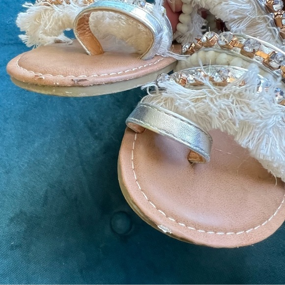 CAMEL TOES FRINGE EMBELLISHED TOE SANDALS SIZE 7 TAN - Picture 7 of 8